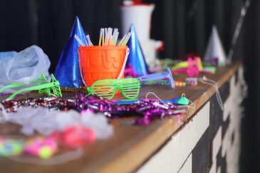 גימיקים וזוהרים במועדון לבת מצווה בראשון לציון הפאזל